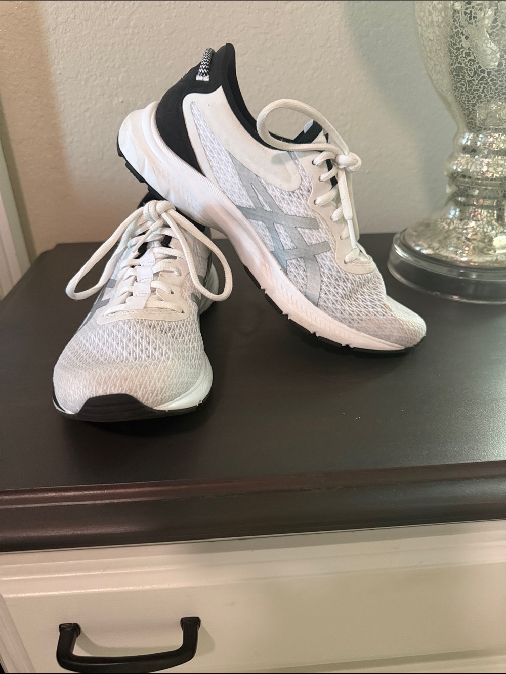Reebok White and Black Athletic Running Sneakers